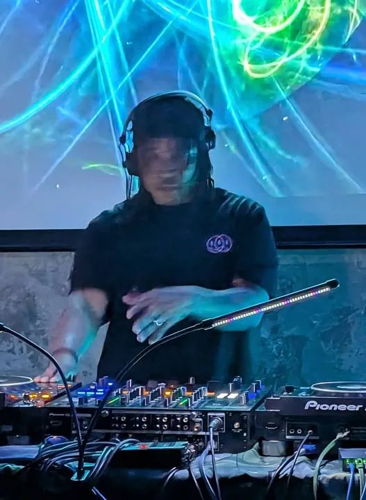 Quentin Hiatus mid-set in front of a laser light projection