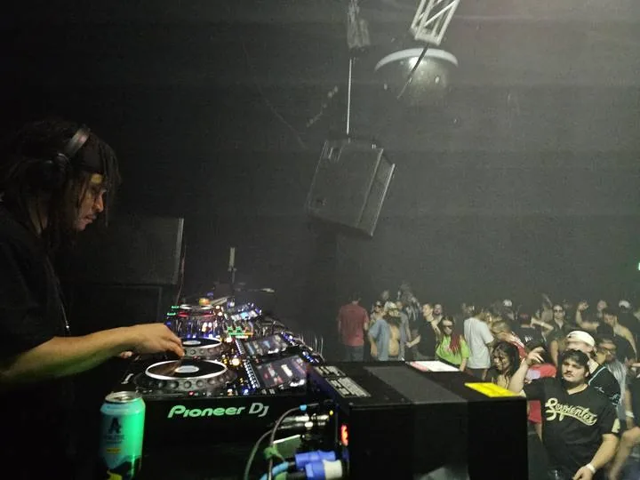 Quentin Hiatus playing to a packed dance floor